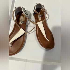 Simply Vera Vera Wang White and Brown T-Strap Sandals